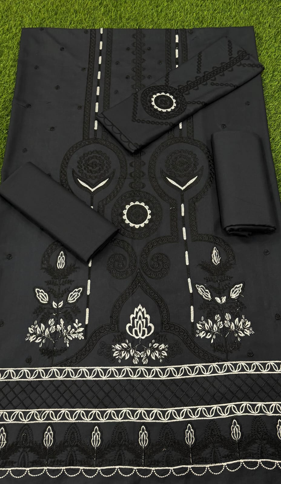 Black Front-Embroidered Dhanak 2-Piece Suit
